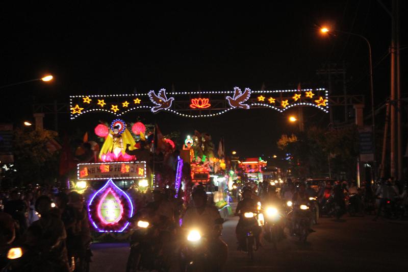 PG Đồng Tháp: Thuyết Pháp – Phóng Đăng – Diễu Hành Xe Hoa – Văn Nghệ