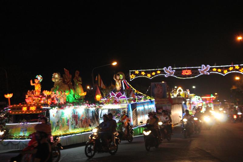 PG Đồng Tháp: Thuyết Pháp – Phóng Đăng – Diễu Hành Xe Hoa – Văn Nghệ