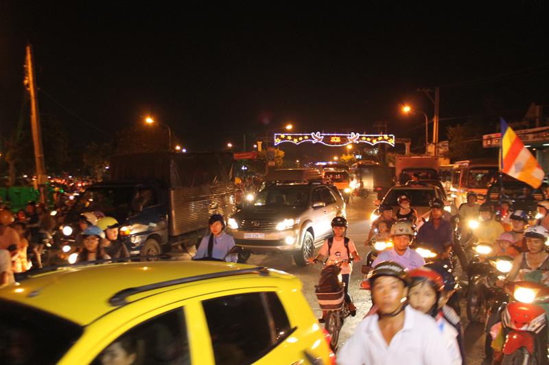 PG Đồng Tháp: Thuyết Pháp – Phóng Đăng – Diễu Hành Xe Hoa – Văn Nghệ