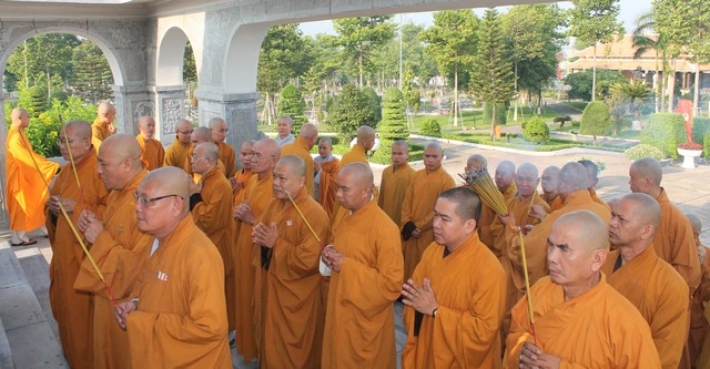 Bình Dương: Giữ nét truyền thống chào mừng đại lễ PD: 2560 - DL: 2016