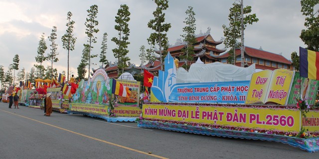 Bình Dương: Giữ nét truyền thống chào mừng đại lễ PD: 2560 - DL: 2016