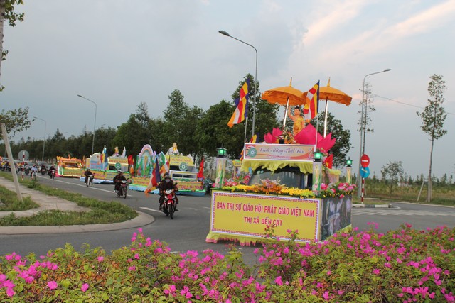 Bình Dương: Giữ nét truyền thống chào mừng đại lễ PD: 2560 - DL: 2016