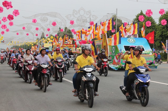 Bình Dương: Giữ nét truyền thống chào mừng đại lễ PD: 2560 - DL: 2016