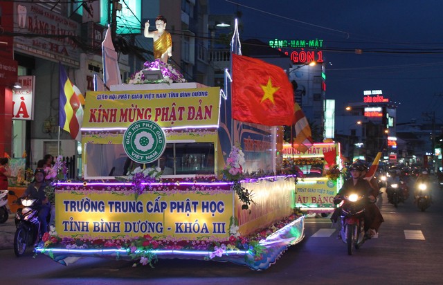 Bình Dương: Giữ nét truyền thống chào mừng đại lễ PD: 2560 - DL: 2016