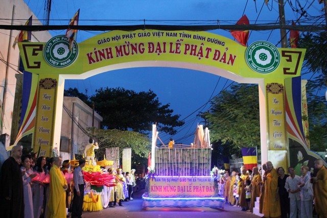 Bình Dương: Giữ nét truyền thống chào mừng đại lễ PD: 2560 - DL: 2016