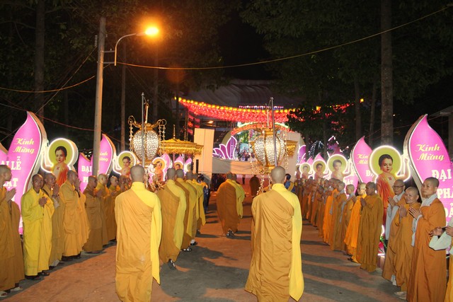 Bình Dương: Giữ nét truyền thống chào mừng đại lễ PD: 2560 - DL: 2016