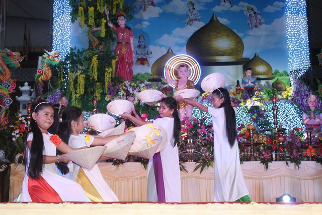 Bình Dương: Giữ nét truyền thống chào mừng đại lễ PD: 2560 - DL: 2016