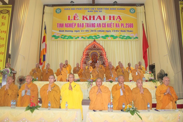 Bình Dương: Lễ khai hạ Tịnh nghiệp đạo tràng An cư kiết hạ PL: 2560