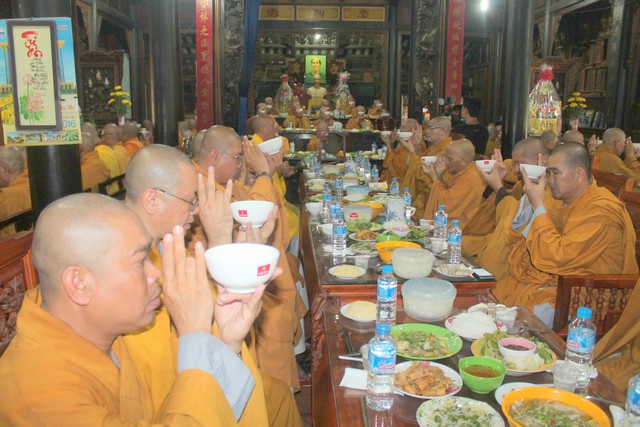 Bình Dương: Lễ khai hạ Tịnh nghiệp đạo tràng An cư kiết hạ PL: 2560