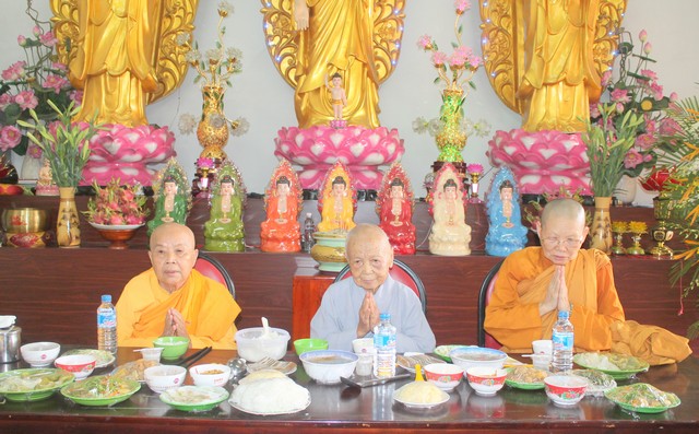 Bình Dương: Lễ khai hạ Tịnh nghiệp đạo tràng An cư kiết hạ PL: 2560