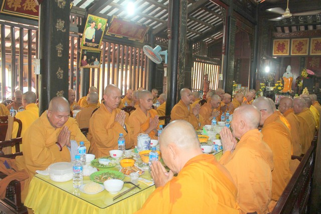 Bình Dương: Lễ khai hạ Tịnh nghiệp đạo tràng An cư kiết hạ PL: 2560