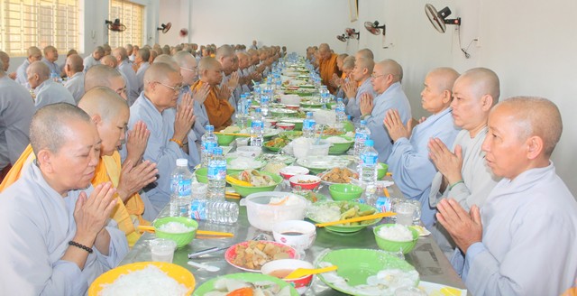 Bình Dương: Lễ khai hạ Tịnh nghiệp đạo tràng An cư kiết hạ PL: 2560