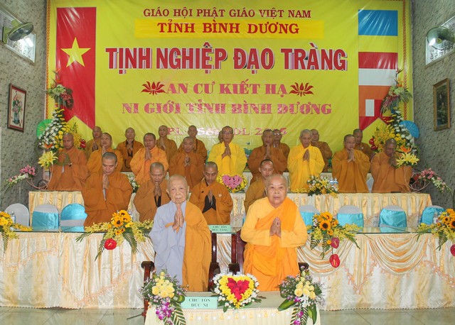 Bình Dương: Lễ khai hạ tịnh nghiệp đạo tràng, phân ban Ni giới Bình Dương
