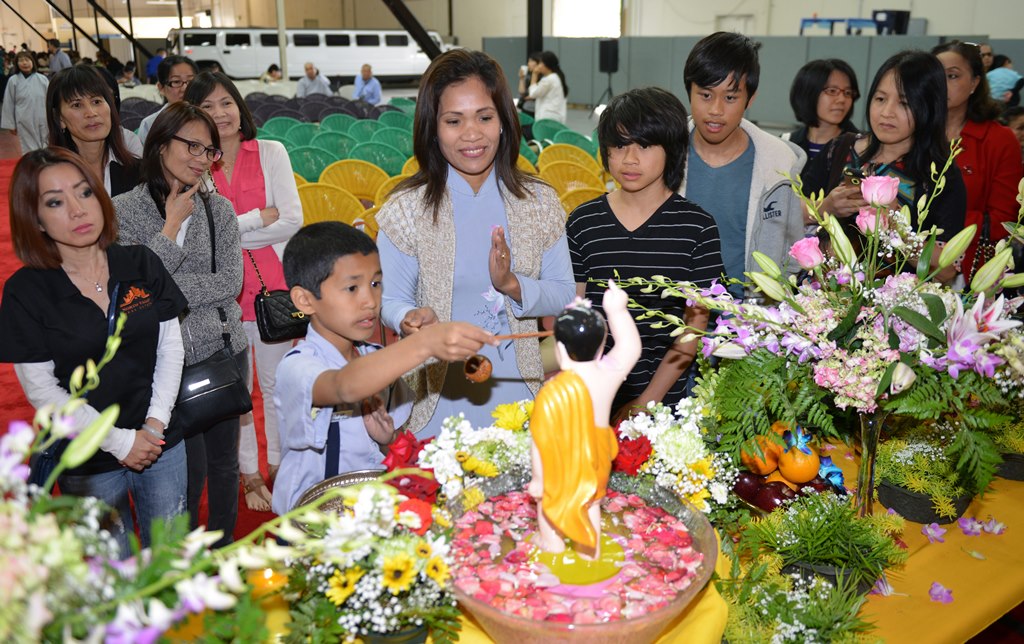 Hoa kỳ: Đại Lễ Phật Đản 2016 - PL 2560 tại niệm Phật Đường Fremont