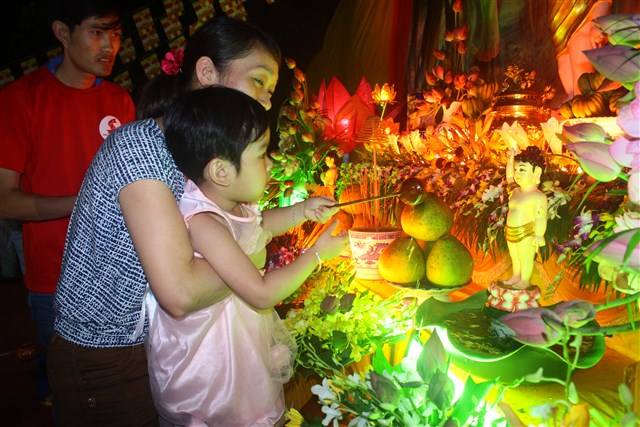 Thanh Hóa: Phật giáo huyện Lang Chánh kính mừng Phật đản PL: 2560