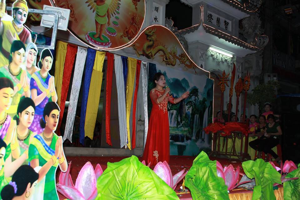 Thanh Hóa: Chùm ảnh văn nghệ và hoa đăng mừng Phật đản chùa Đông Nam