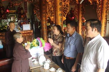 Thanh Hóa: UBMTTQ tỉnh chúc mừng Phật đản chư Tăng Ni, Phật tử huyện Hà Trung