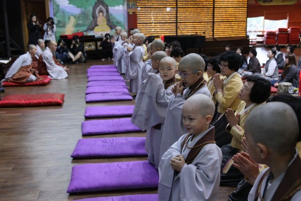Hàn Quốc: Chùm ảnh trẻ em xuất gia làm tiểu Hòa thượng