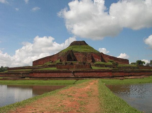 Bangladesh: Somapura Mahavihara Trung tâm Phật giáo lớn lớn nhất Nam Á bị phế tích