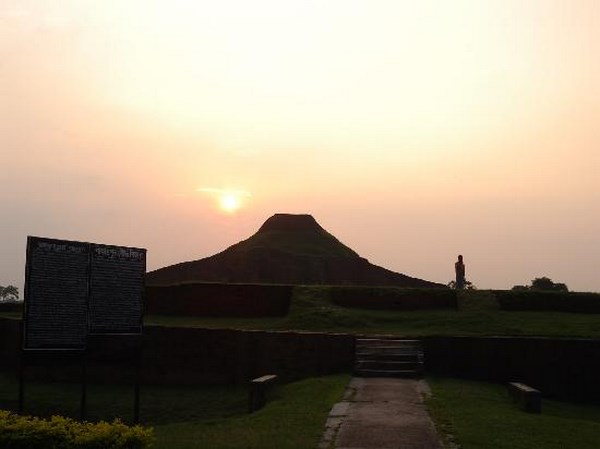 Bangladesh: Somapura Mahavihara Trung tâm Phật giáo lớn lớn nhất Nam Á bị phế tích