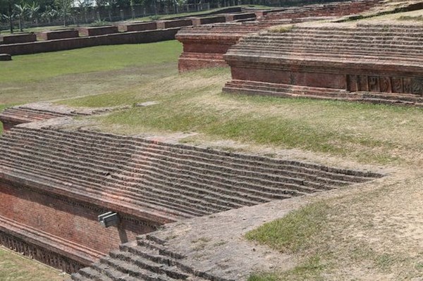 Bangladesh: Somapura Mahavihara Trung tâm Phật giáo lớn lớn nhất Nam Á bị phế tích