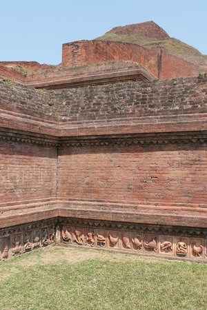 Bangladesh: Somapura Mahavihara Trung tâm Phật giáo lớn lớn nhất Nam Á bị phế tích