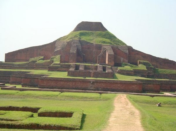 Bangladesh: Somapura Mahavihara Trung tâm Phật giáo lớn lớn nhất Nam Á bị phế tích