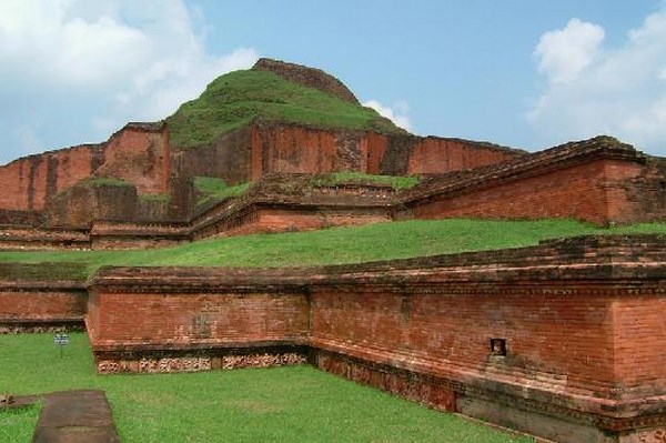 Bangladesh: Somapura Mahavihara Trung tâm Phật giáo lớn lớn nhất Nam Á bị phế tích