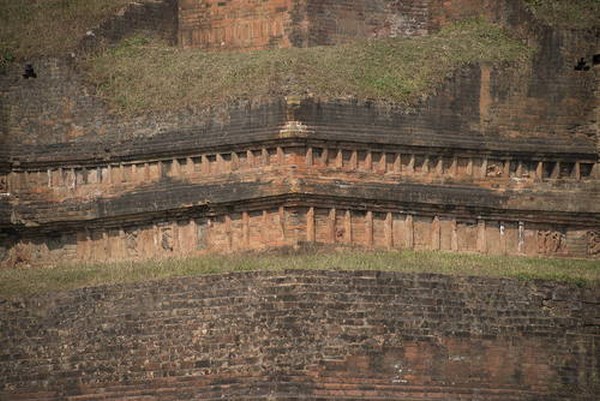 Bangladesh: Somapura Mahavihara Trung tâm Phật giáo lớn lớn nhất Nam Á bị phế tích