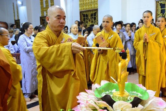 Chùa Giác Ngộ: Trang nghiêm đại lễ Phật đản và quy y Tam Bảo PL. 2560 – DL. 2016