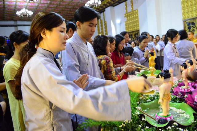 Chùa Giác Ngộ: Trang nghiêm đại lễ Phật đản và quy y Tam Bảo PL. 2560 – DL. 2016
