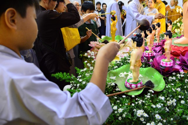 Chùa Giác Ngộ: Trang nghiêm đại lễ Phật đản và quy y Tam Bảo PL. 2560 – DL. 2016
