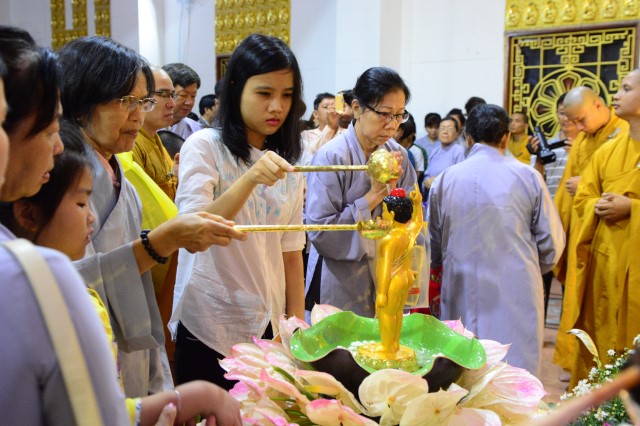 Chùa Giác Ngộ: Trang nghiêm đại lễ Phật đản và quy y Tam Bảo PL. 2560 – DL. 2016