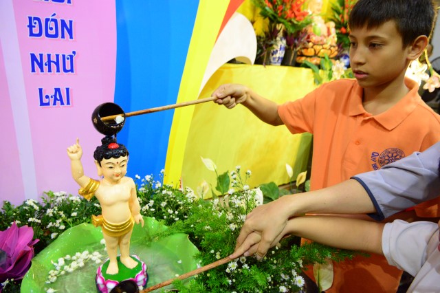 Chùa Giác Ngộ: Trang nghiêm đại lễ Phật đản và quy y Tam Bảo PL. 2560 – DL. 2016