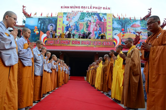 Phật giáo TP. HCM trang nghiêm cử hành đại lễ Phật đản PL. 2560 – DL. 2016