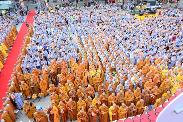 Phật giáo TP. HCM trang nghiêm cử hành đại lễ Phật đản PL. 2560 – DL. 2016