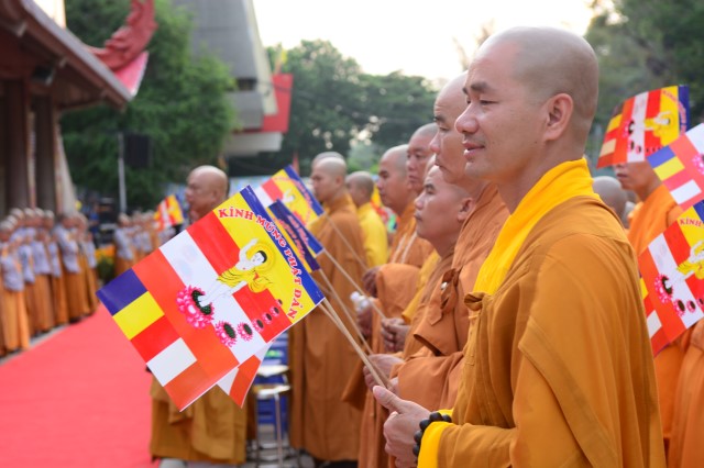 Phật giáo TP. HCM trang nghiêm cử hành đại lễ Phật đản PL. 2560 – DL. 2016