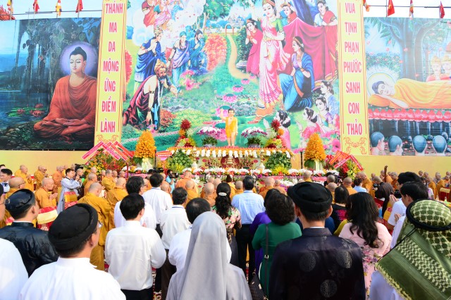 Phật giáo TP. HCM trang nghiêm cử hành đại lễ Phật đản PL. 2560 – DL. 2016