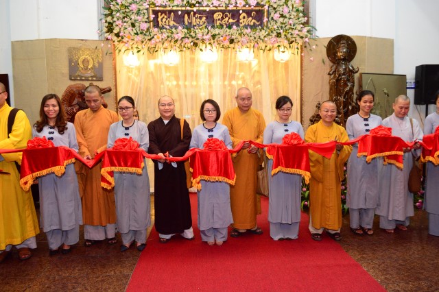 TP.HCM: Tưng bừng khai mạc triển lãm nghệ thuật Phật giáo “Mùa hoa sen nở”