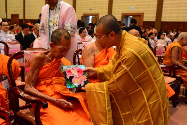TT. Thích Nhật Từ nhận bằng tiến sĩ danh dự của trường đại học Mahachulalongkorn - Thái Lan
