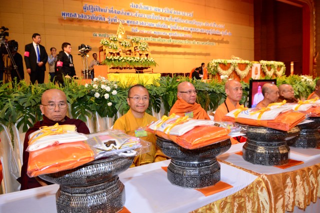 TT. Thích Nhật Từ nhận bằng tiến sĩ danh dự của trường đại học Mahachulalongkorn - Thái Lan
