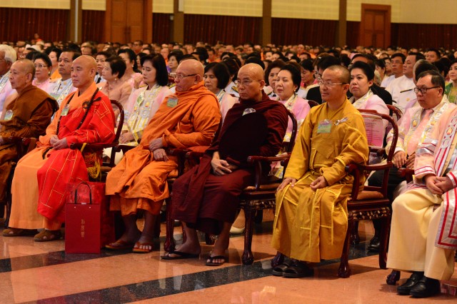 TT. Thích Nhật Từ nhận bằng tiến sĩ danh dự của trường đại học Mahachulalongkorn - Thái Lan