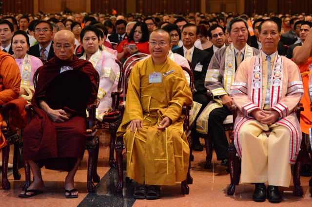 TT. Thích Nhật Từ nhận bằng tiến sĩ danh dự của trường đại học Mahachulalongkorn - Thái Lan