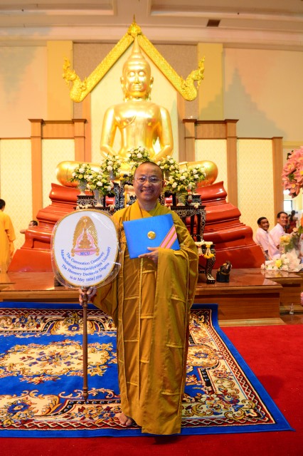 TT. Thích Nhật Từ nhận bằng tiến sĩ danh dự của trường đại học Mahachulalongkorn - Thái Lan