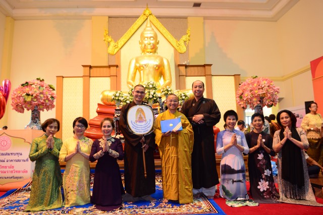 TT. Thích Nhật Từ nhận bằng tiến sĩ danh dự của trường đại học Mahachulalongkorn - Thái Lan