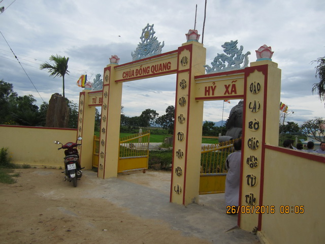 Phật tử thiện nguyện thị xã Ninh Hòa hành hương cúng dường An cư kiết hạ.
