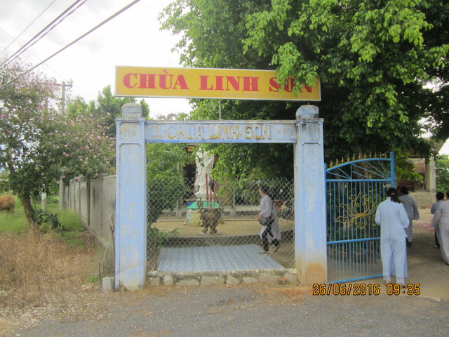 Phật tử thiện nguyện thị xã Ninh Hòa hành hương cúng dường An cư kiết hạ.
