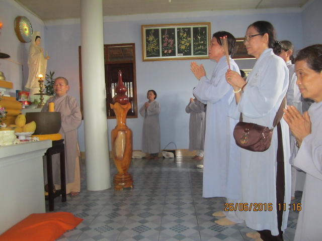 Phật tử thiện nguyện thị xã Ninh Hòa hành hương cúng dường An cư kiết hạ.