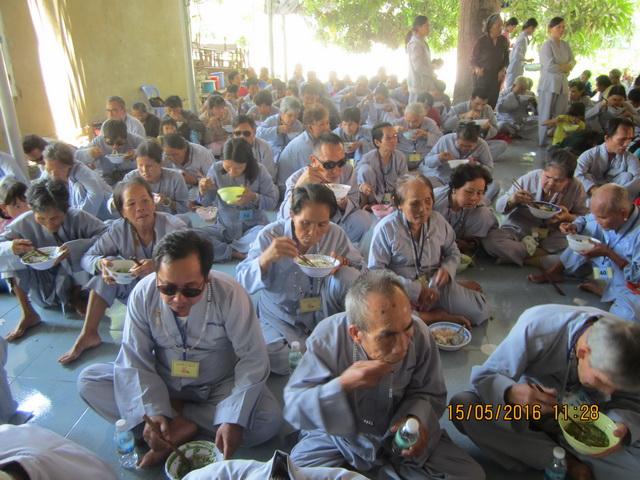 Khóa tu cho người khiếm thị ở chùa Kim Quang