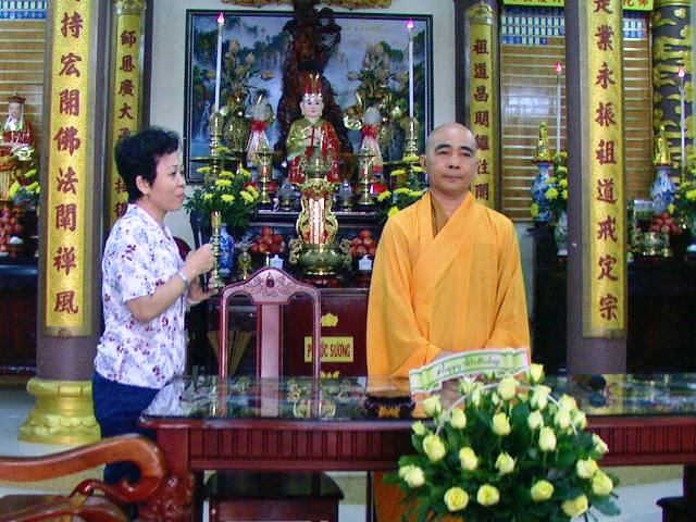 Khánh Hòa: Chùa Nghĩa Hương trao tặng trên 160 phần quà nhân mùa Phật đản PL.2560